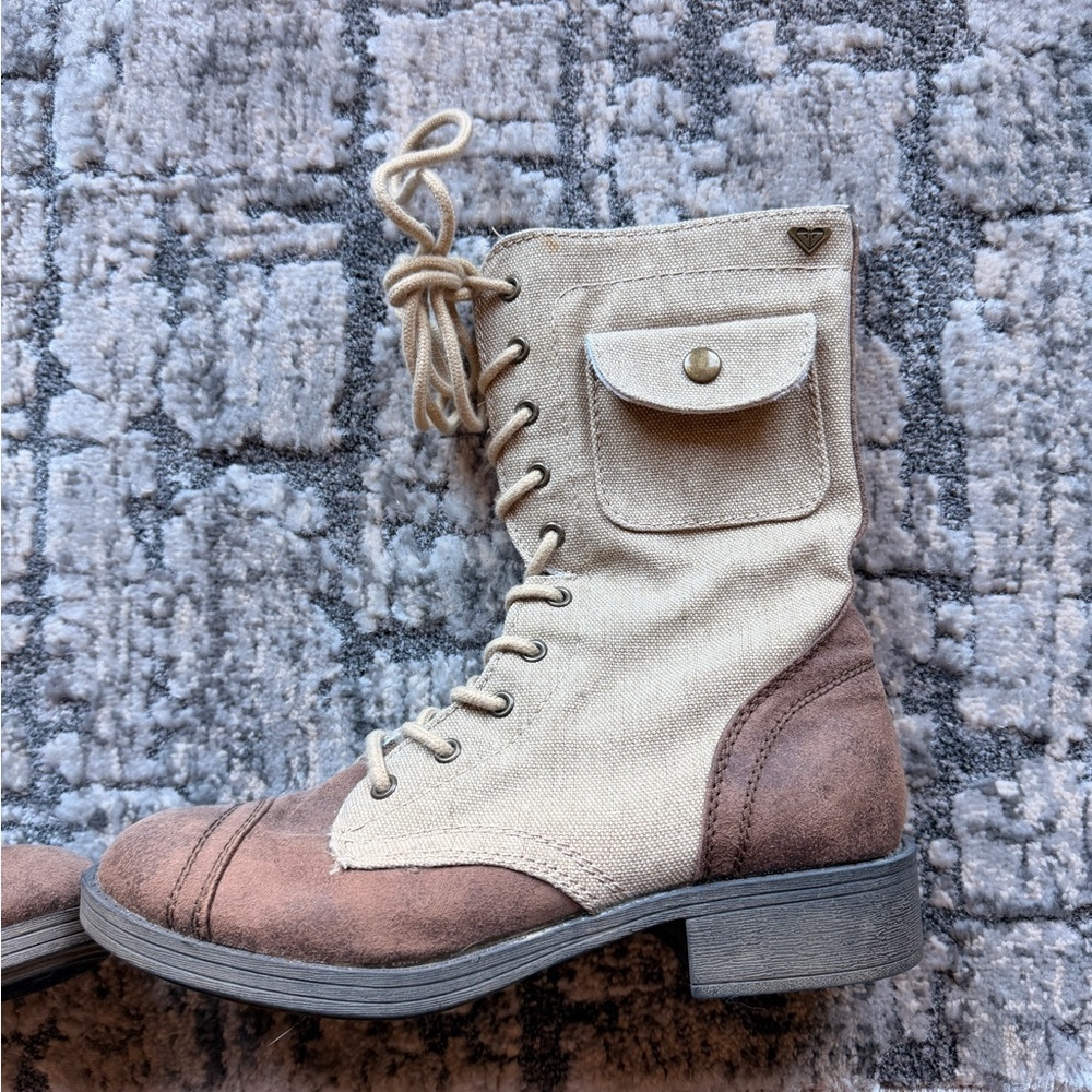Never worn, vintage, Roxy Beige and Brown Combat Boots